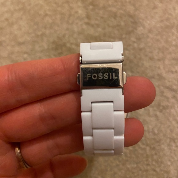 WHITE FOSSIL CRYSTAL WATCH! - Picture 4 of 4